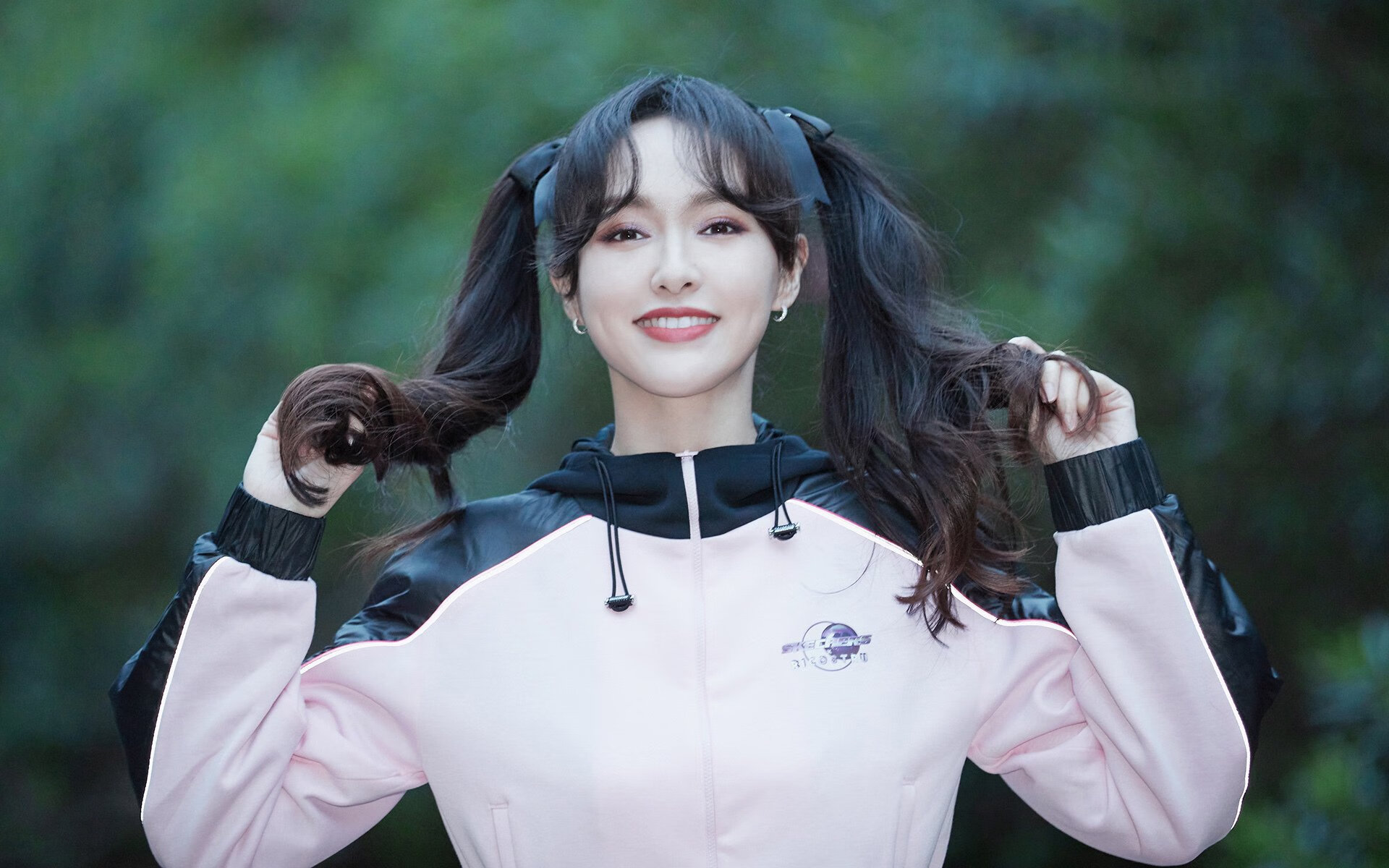 冰冷聚光灯下,伦纳德越大的舞台越沸腾,尼克斯骑士只是背景板