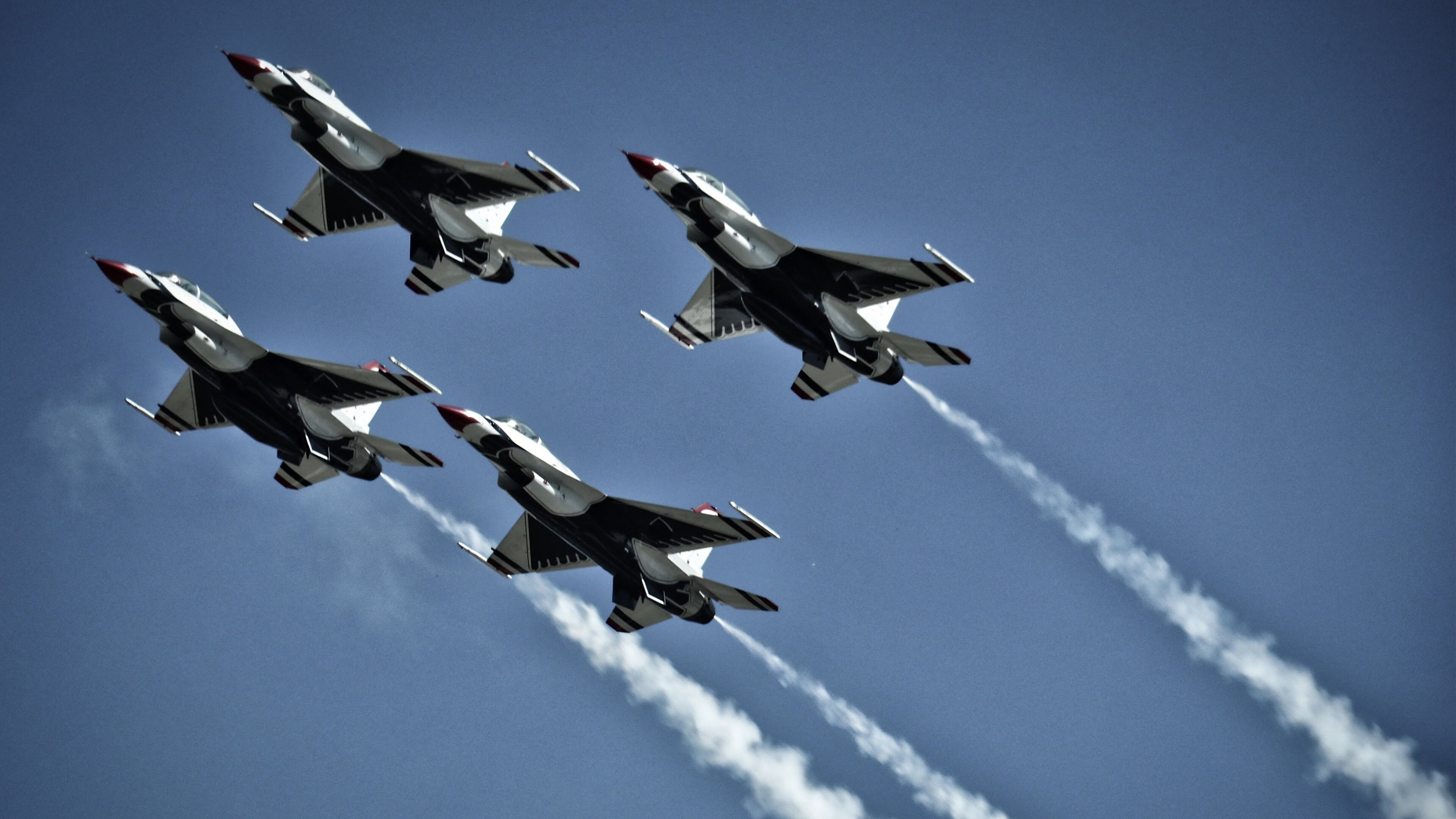 潮汐突围，当马赛的浪涛掀翻威斯特法伦，德里赫特在重压下淬火而生