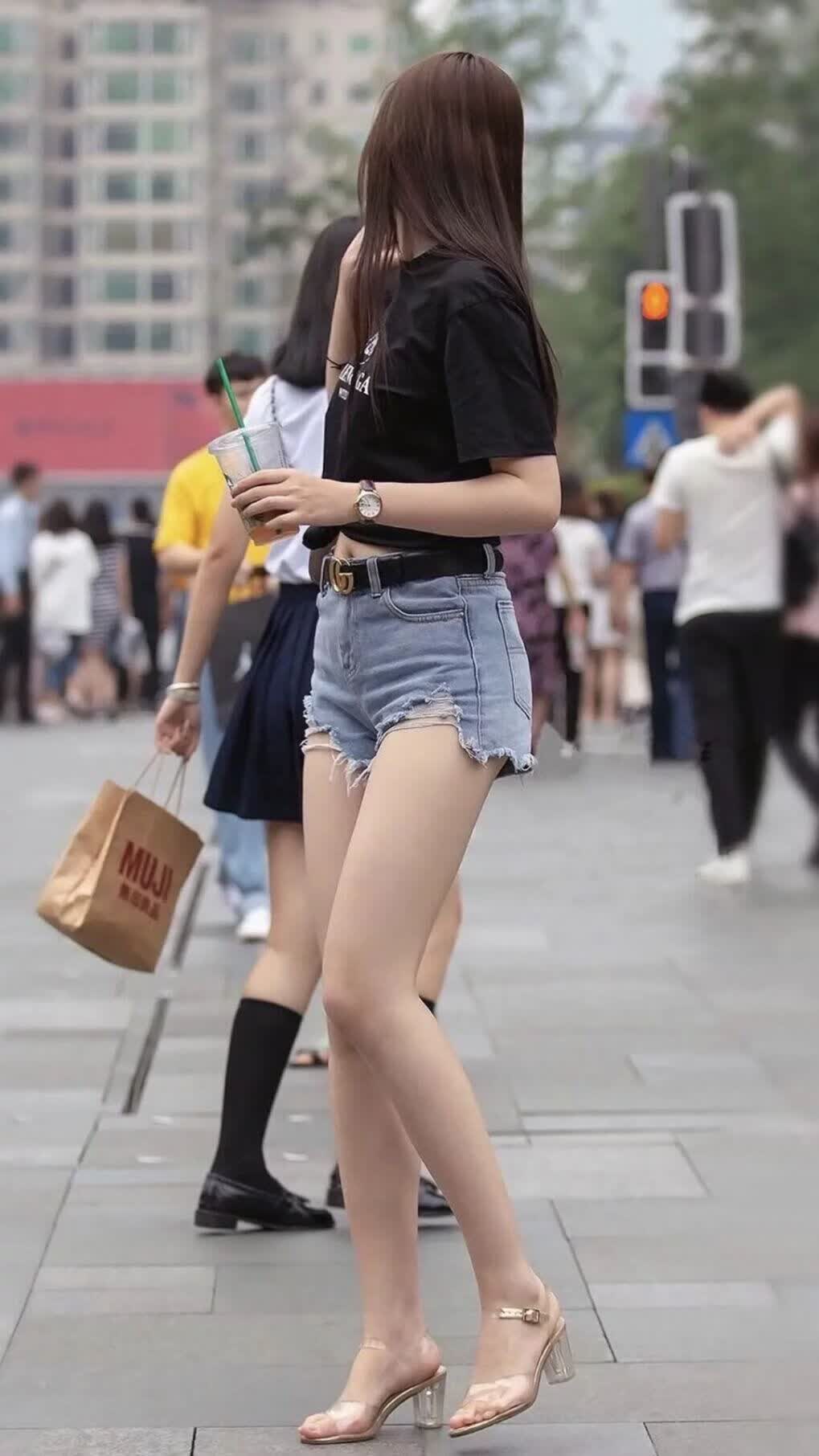 蓝衣破碎之夜，红魔重生之时，德容用天才弧线，在2026世界杯H组刻下新王序章